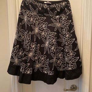 Black and white Fully lined White House black market size 8 skirt